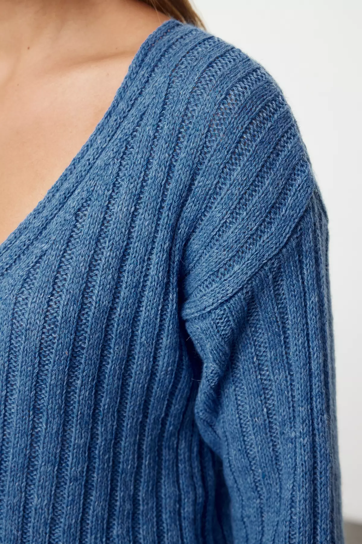 Dark Blue Mercerized Wool Wide Pattern Crop Basic Knitwear Sweater TWOAW23KZ01844