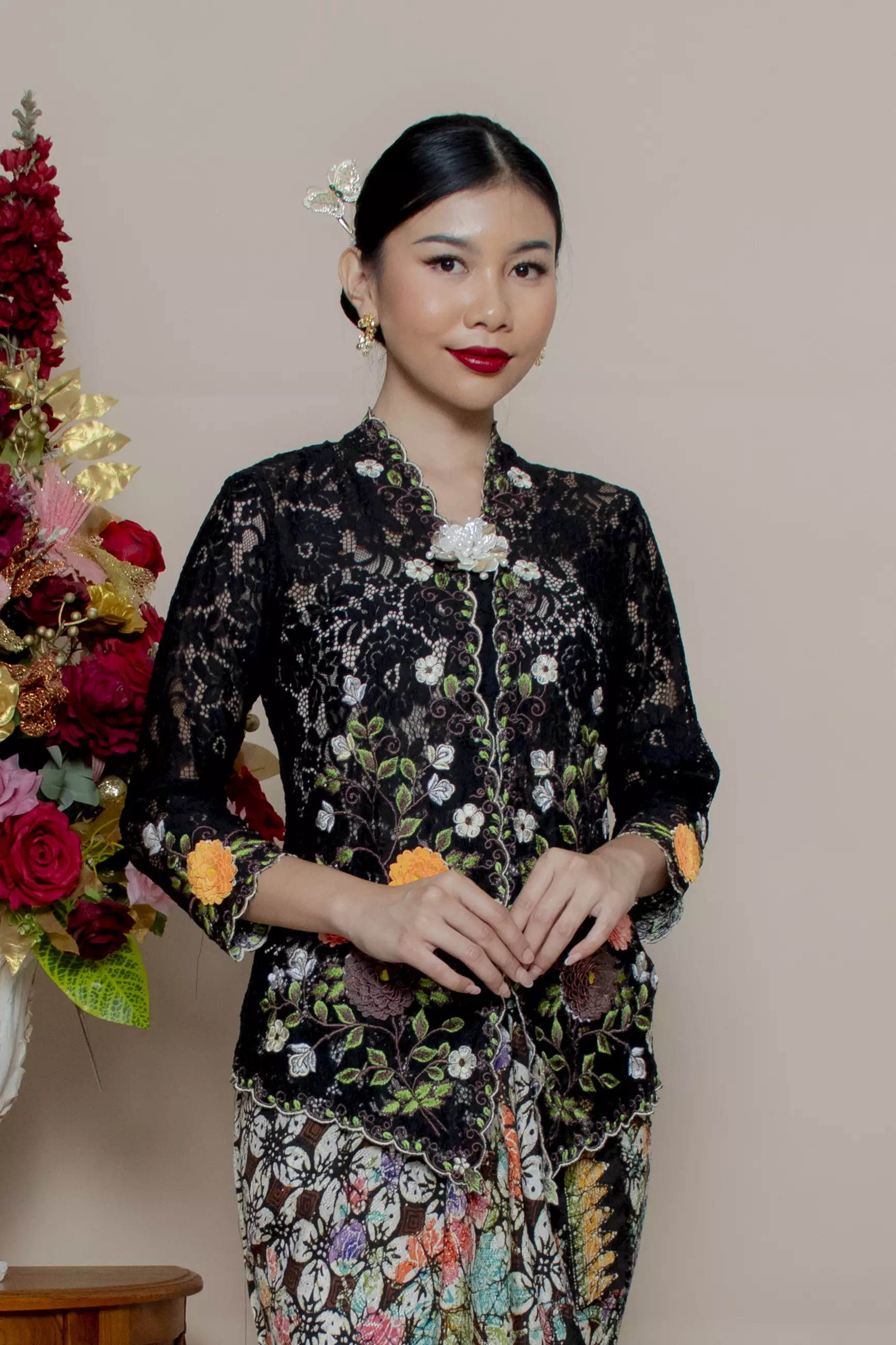Kebaya Brokat Roses 3 Dimensi in Black Color