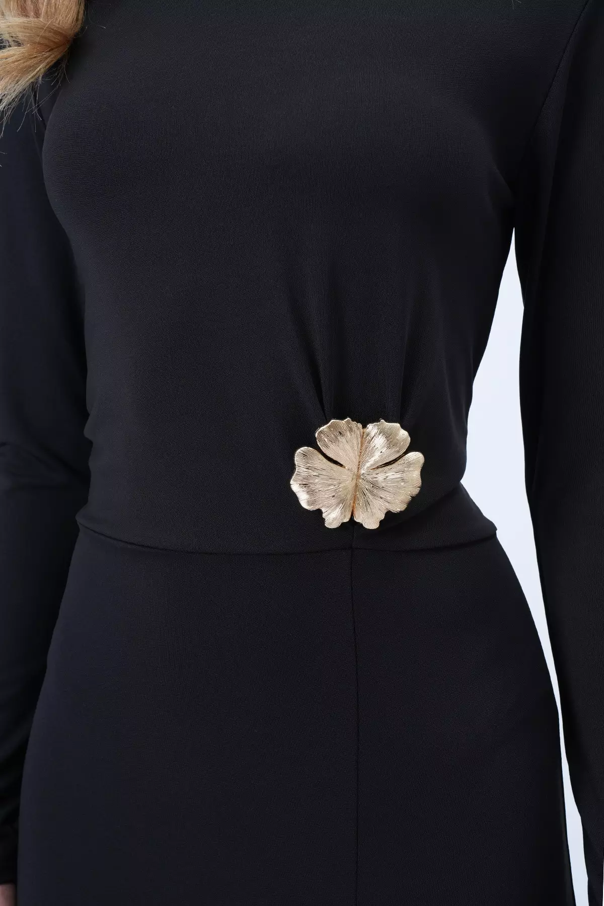 Women's Black Crew Neck Waist Brooch Detailed Maxi Length Sandy Dress Alc-X14378