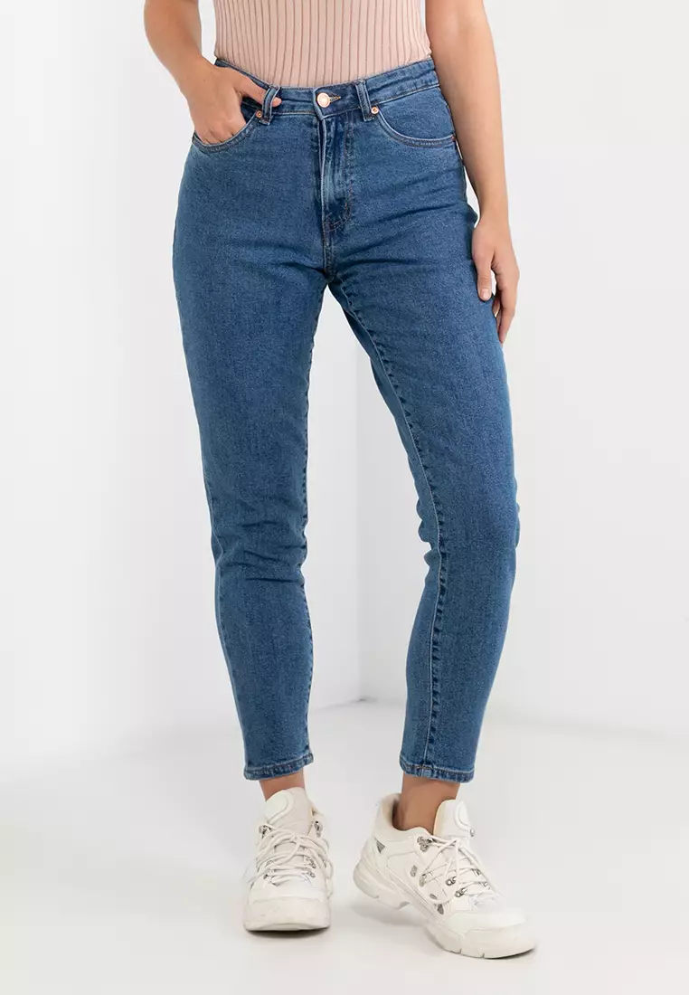 Levi's® HIGH WAISTED MOM - Jeans Tapered Fit - light-blue denim