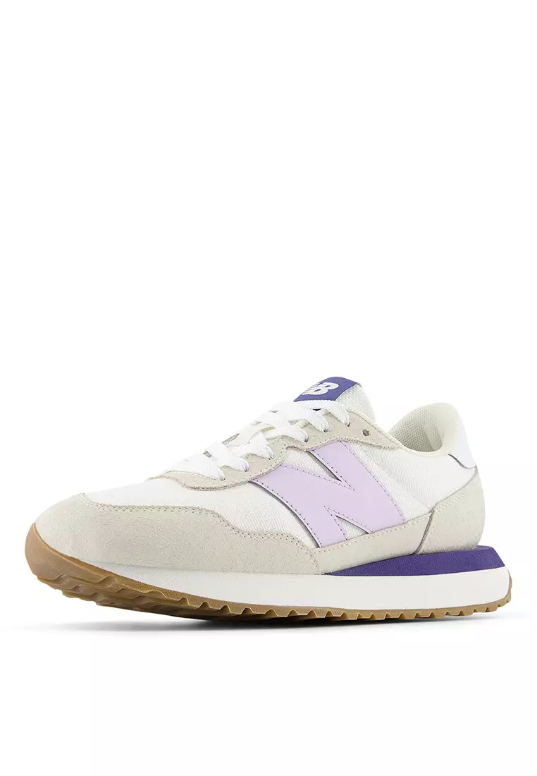 237 Classic Lifestyle Shoes