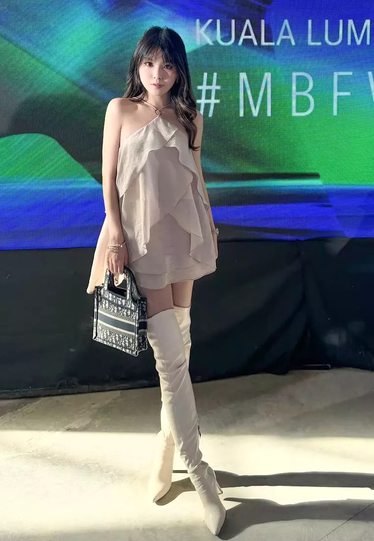 米色人造皮革厚底及膝靴