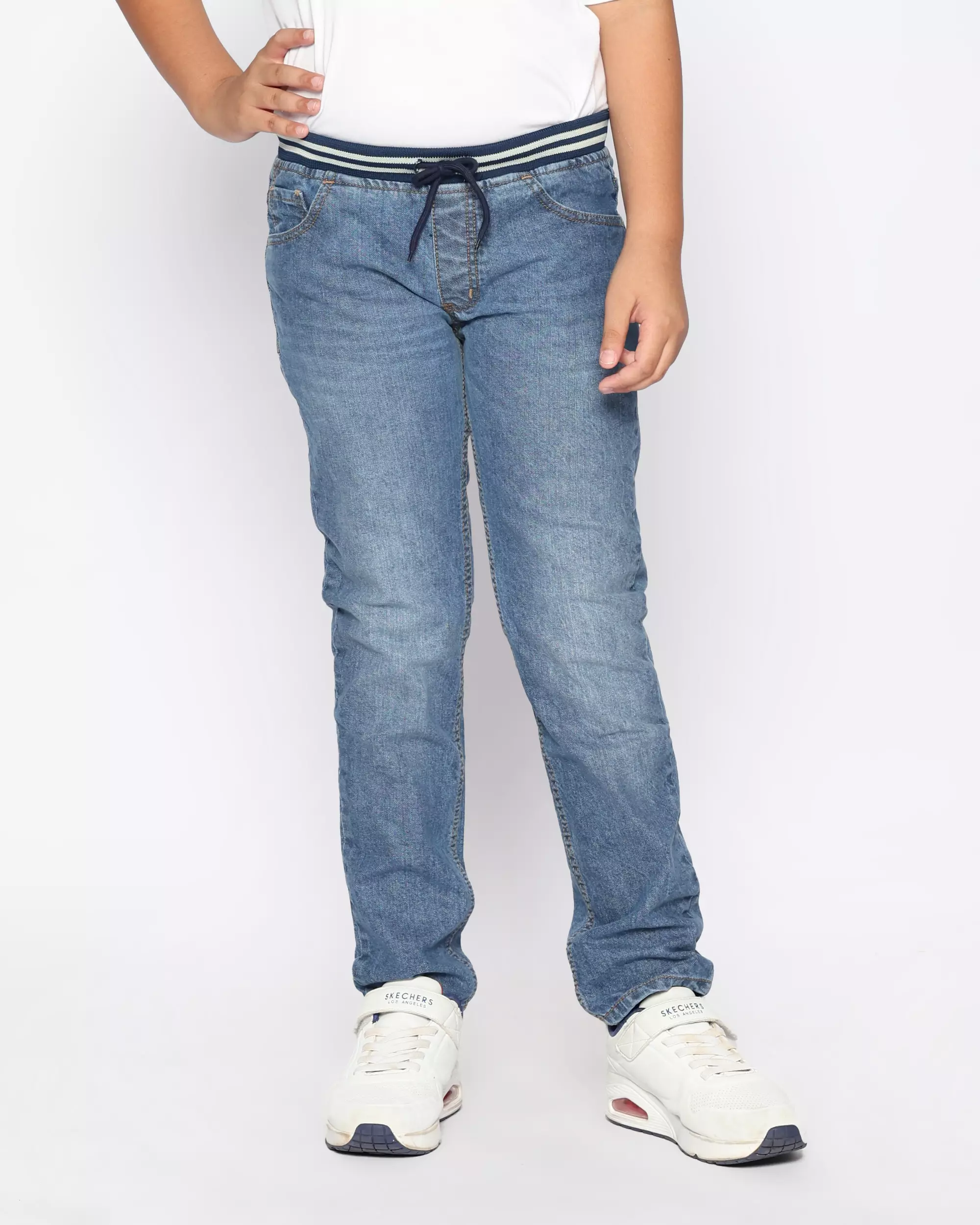 Celana Panjang Anak Laki Jeans Rib Mid Blue With Model - FORTUNES