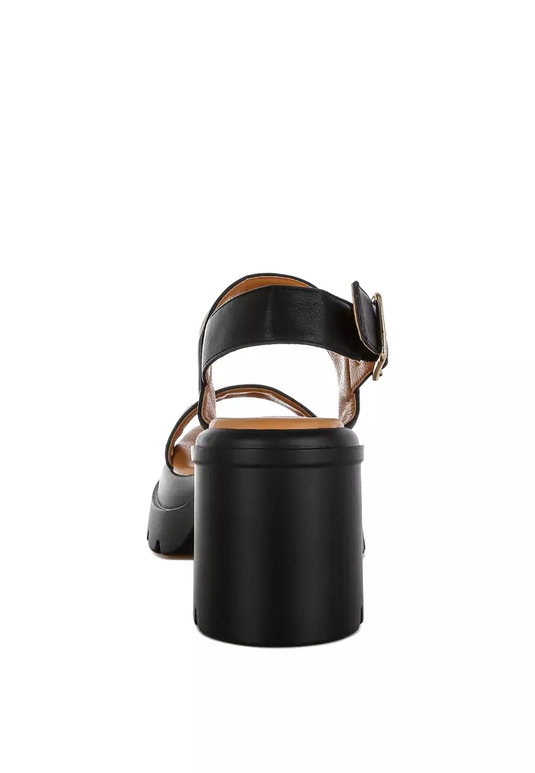 Sandal Platform Bertumit Detail Lubang Tali Warna Hitam