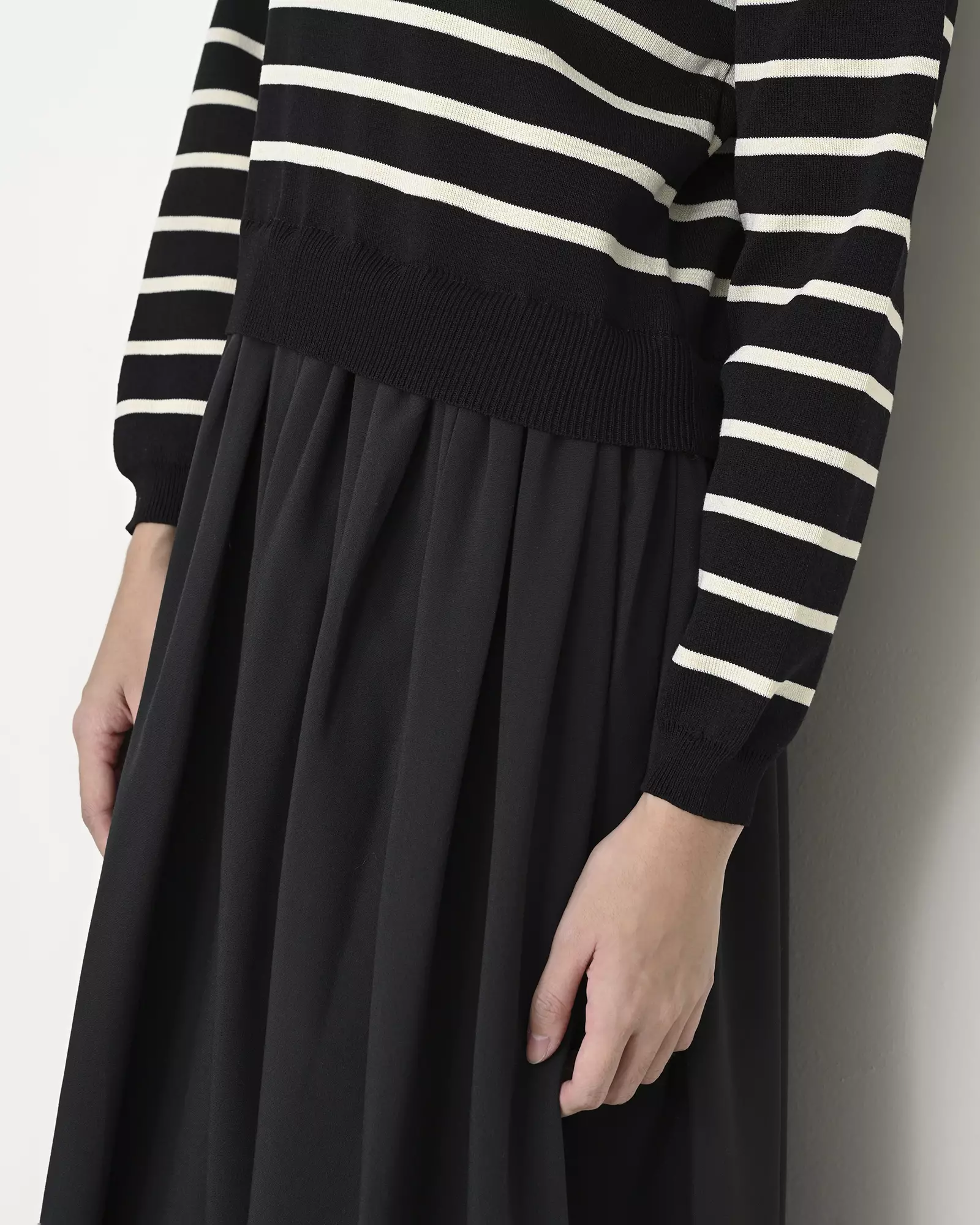Geulis.id SELVI STRIPES DRESS - BLACK