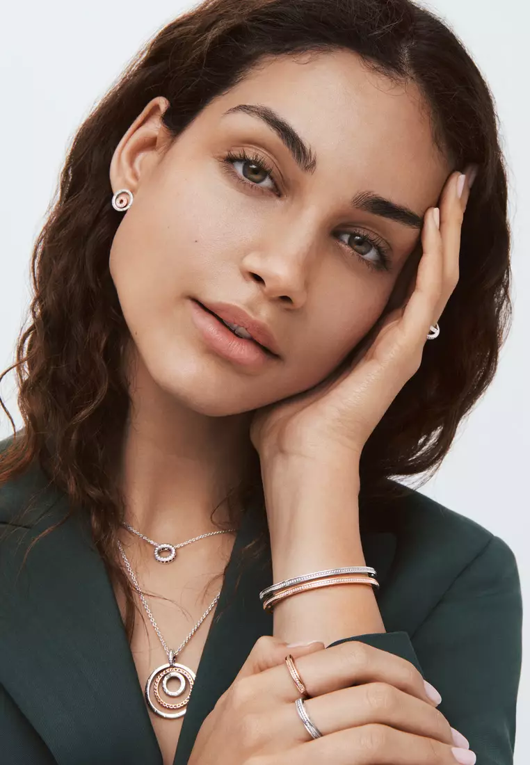 Pandora logo store circle stud earrings