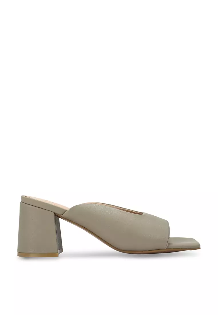 Vince cachet shop leather mule sandals