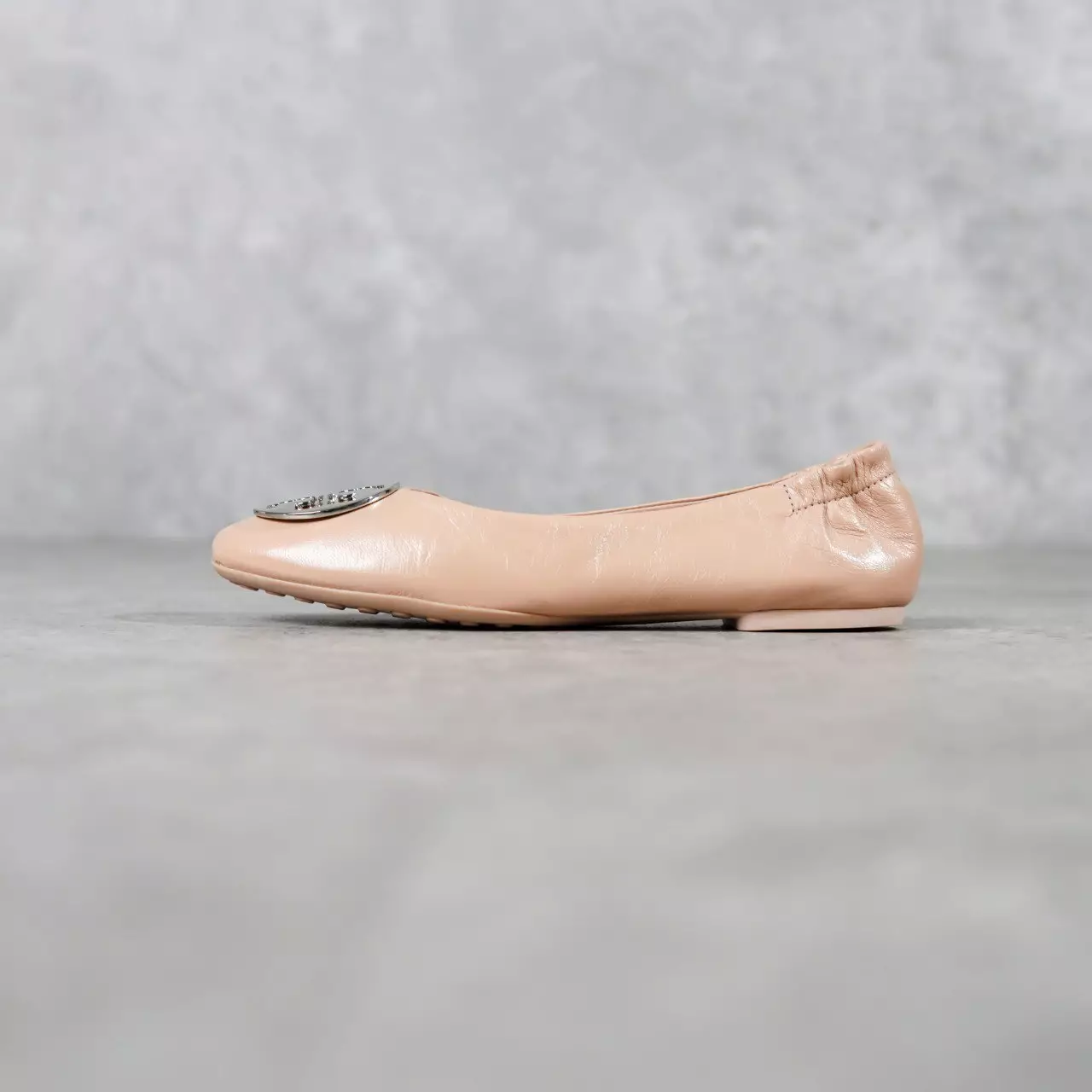 Sepatu TORY BURCH CLARIE BALLET GHW BEIGE SAND FLAT SHOES 100% ORIGINAL
