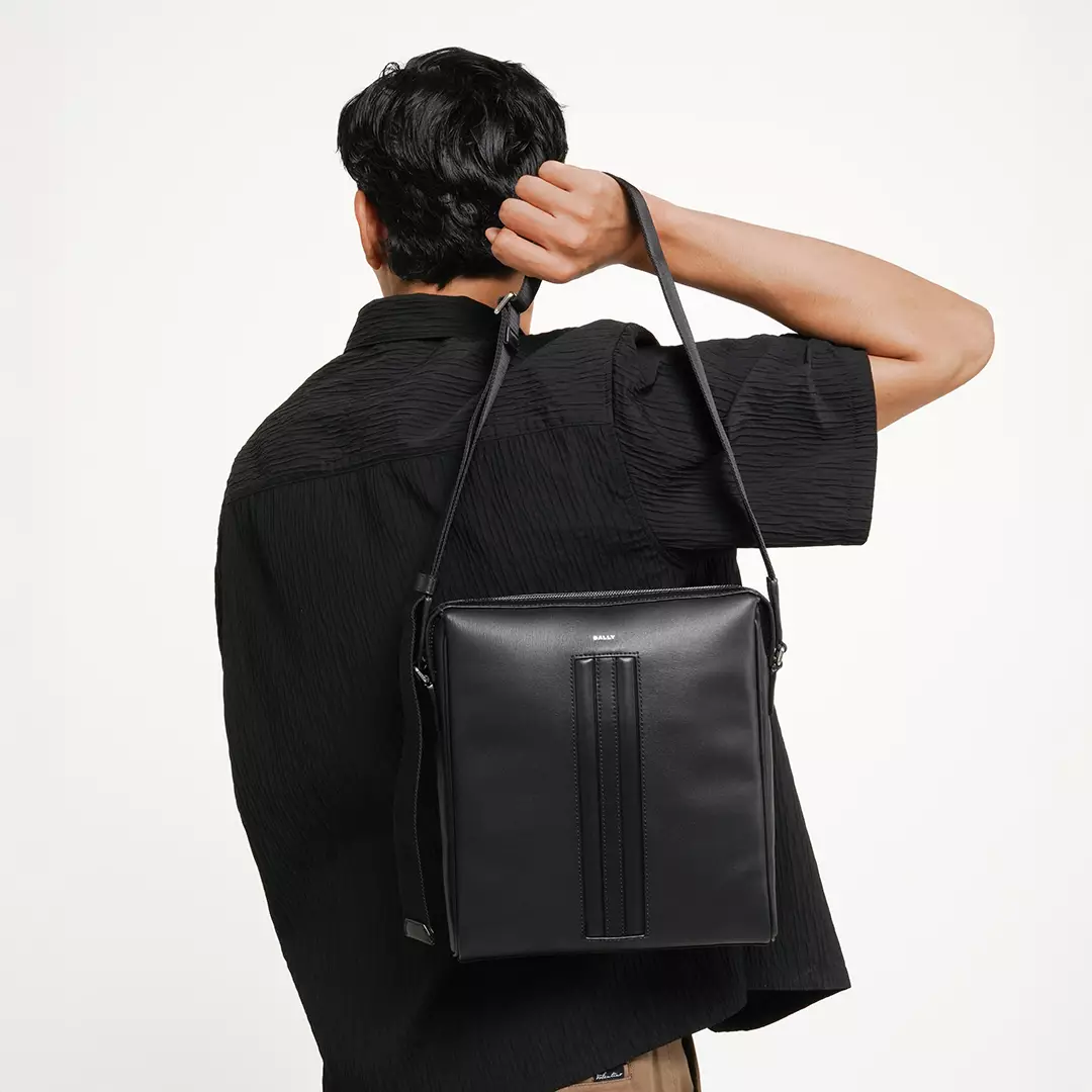 Mythos Crossbody Bag in Leather - Black