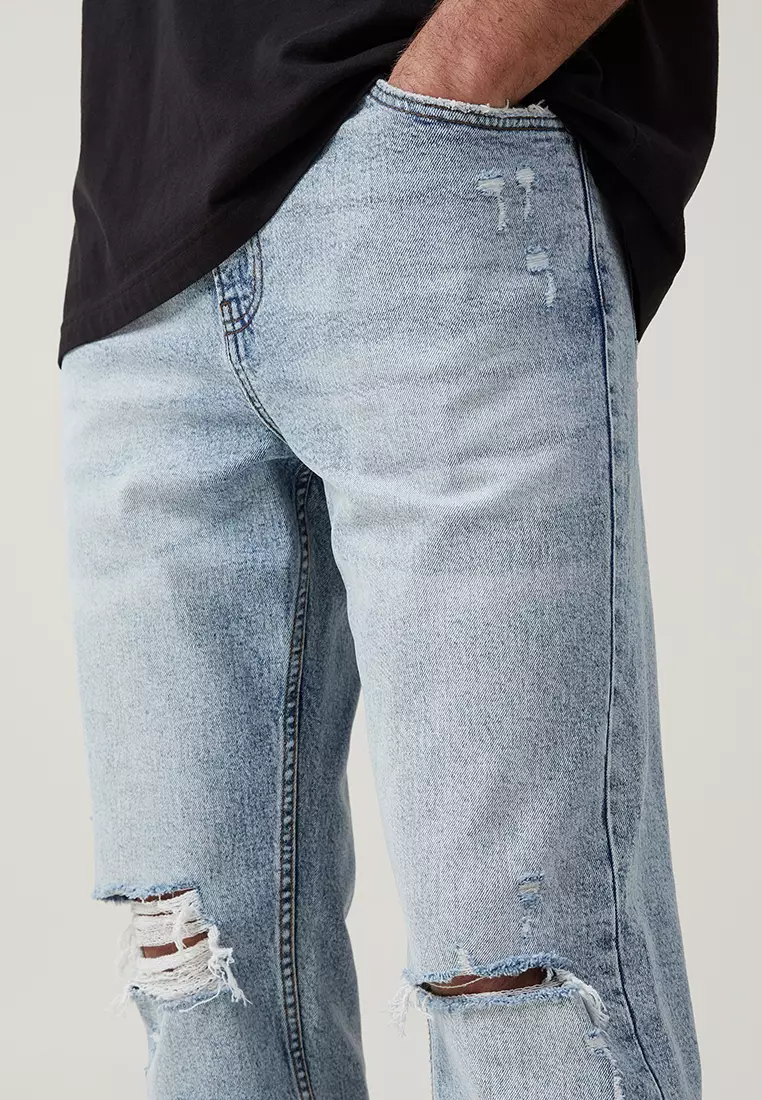 Relaxed Tapered Jeans