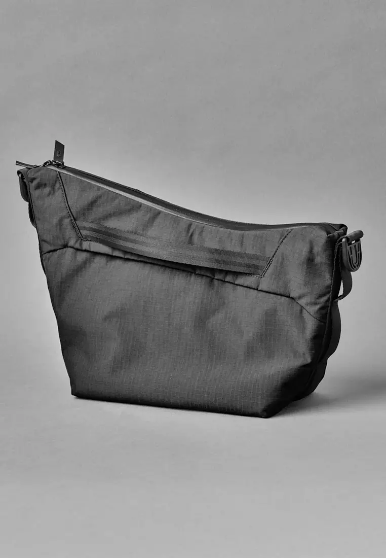 Alpaka Flow Satchel 4L Sling Bag - Axoflux Black