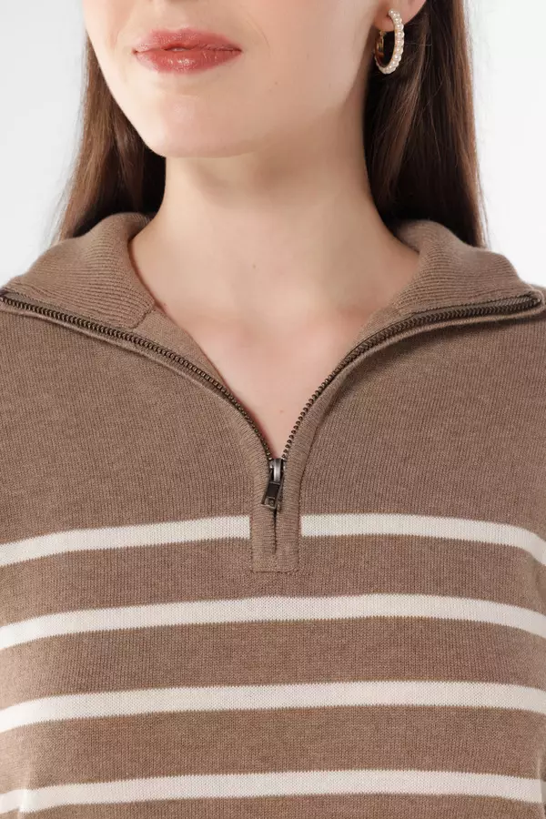 MINIMAL - Reeny - Sweater Rajut Zipper Motif Garis - Light Brown