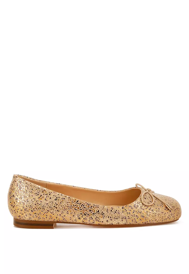 Discount on Rag & CO.  shoes - SKU: Bow Detail Embossed Suede Ballerinas Gold