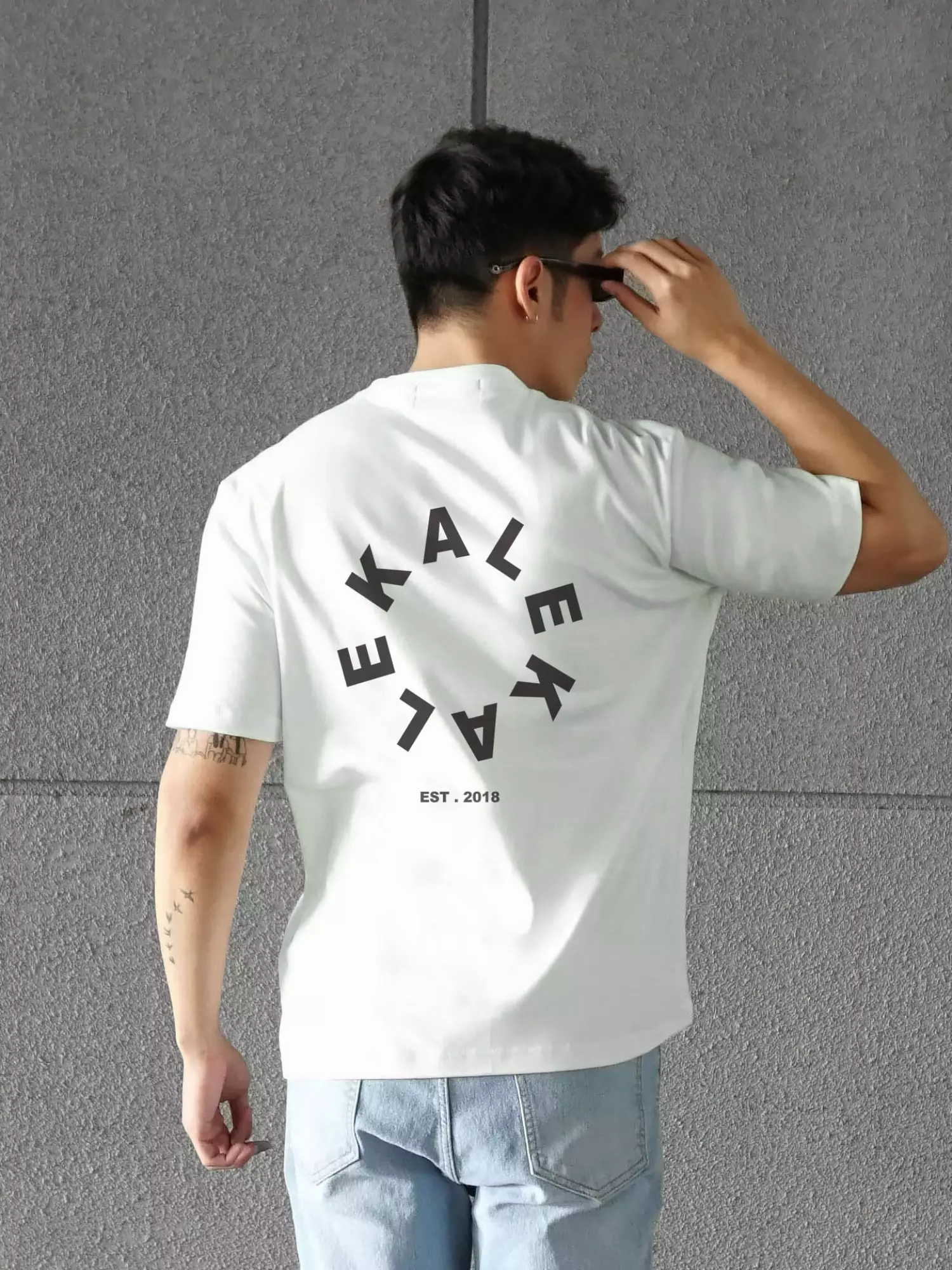 Kale Reed White / Kaos Boxy Fit / kaos heavy weight cotton / atasan kaos pria / baju kaos pria / kaos basic pria / kaos korea