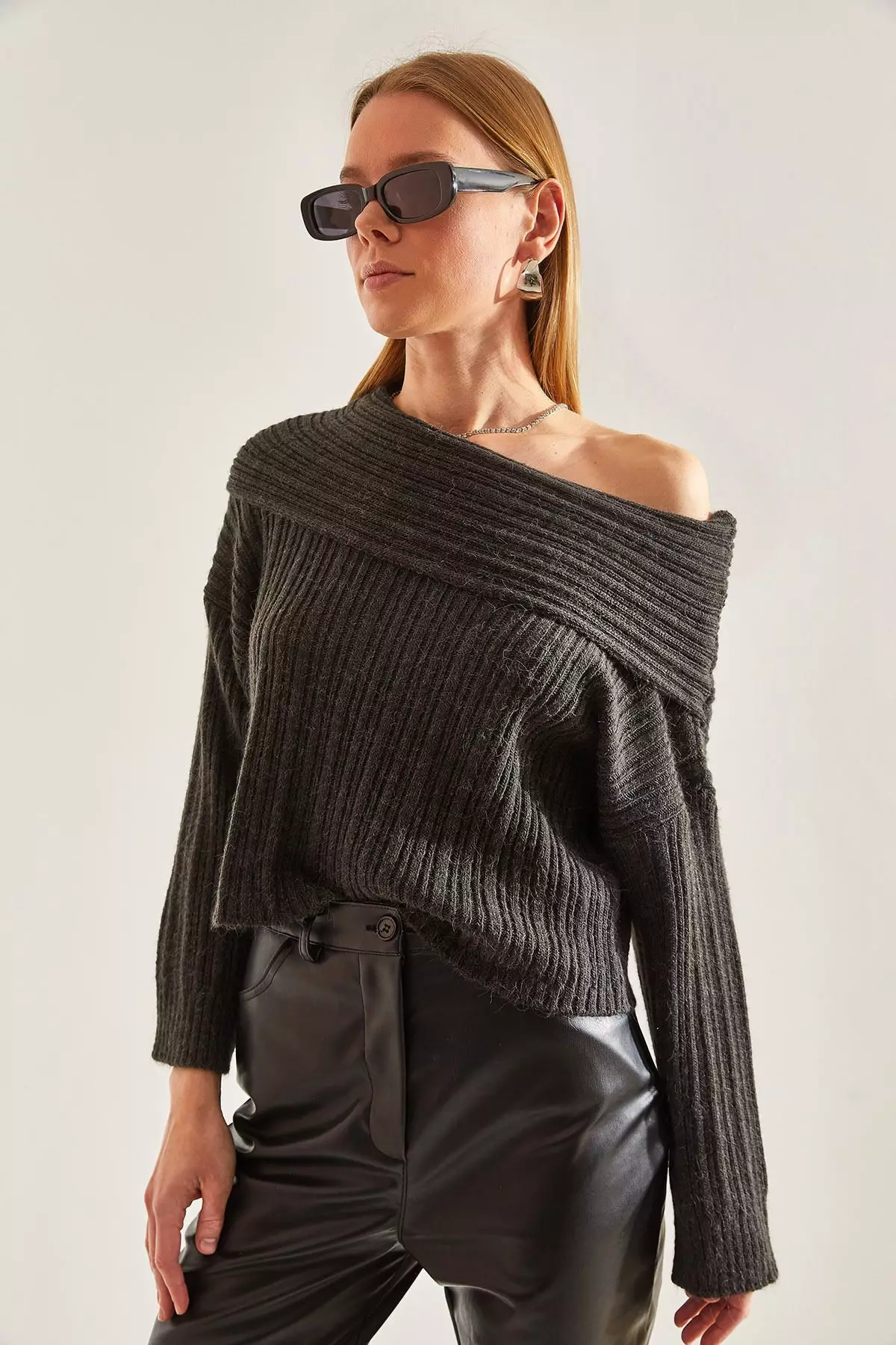 Women's Ruffle Collar Sweater