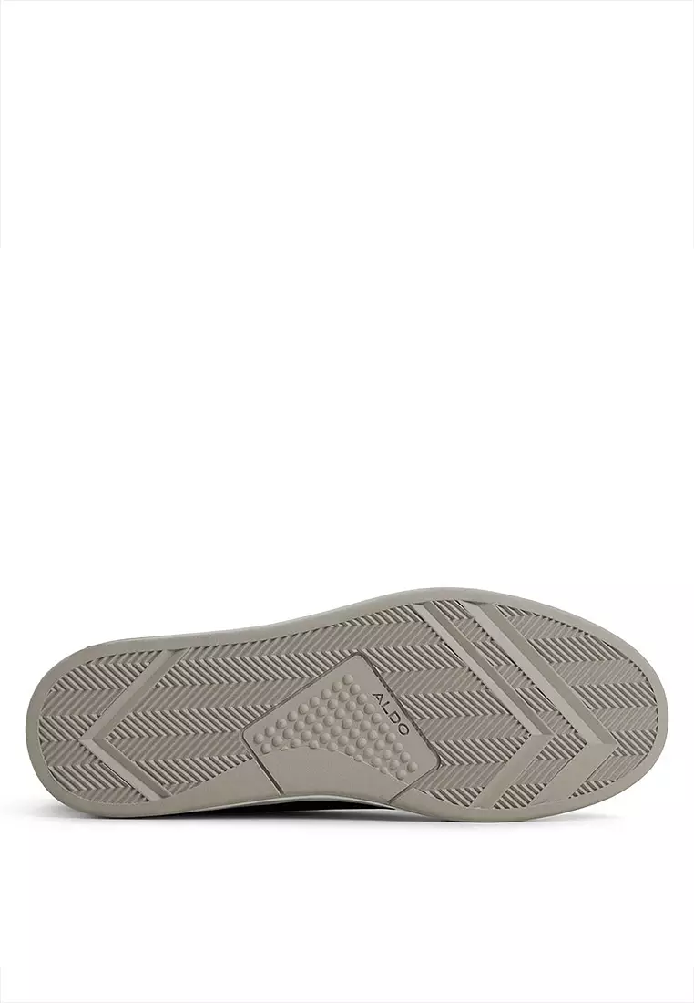 Winslow Easy In Sneakers