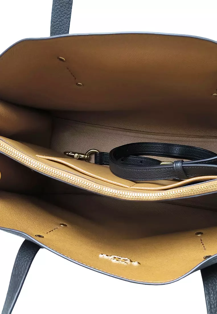 Pre-loved Coach Charlie Carryall Shoulder Bag for Women in Black/Light Gold - O1-25137-LIBLK