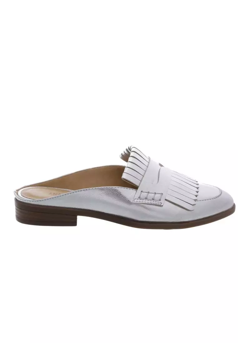 Discount on Anacapri  shoes - SKU: Fringe Silver Mule