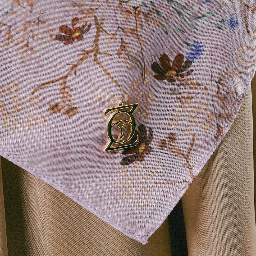 AZAMI Print Scarf Dusty Pink - Kerudung Hijab Segiempat Motif With BOX - Bahan Nesla - Ukuran 115x115