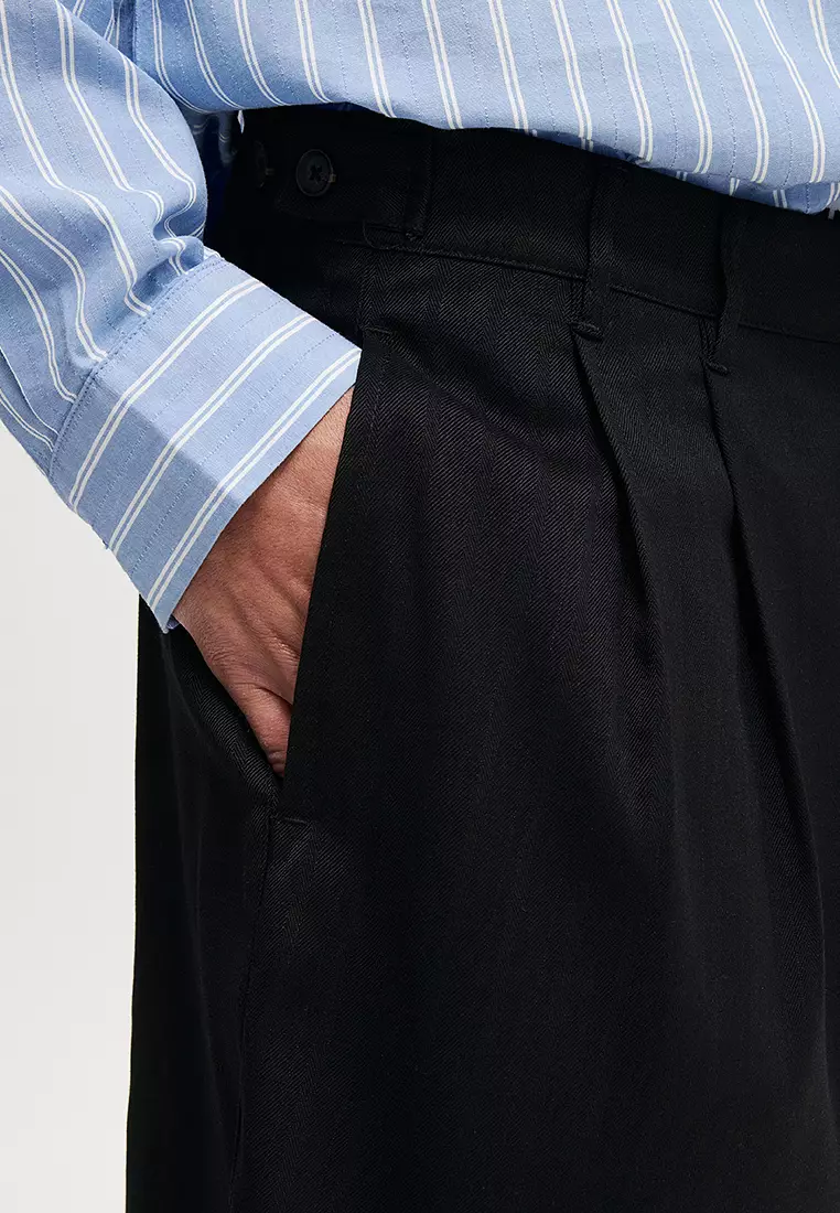 Super Baggy Pleated Shorts