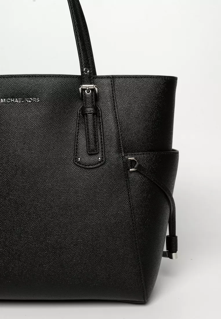 Michael kors hotsell black voyager tote