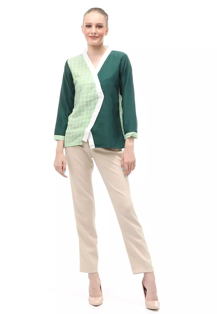 Blouse Lengan Panjang Aksen List Kerah V-neck Design Simple - Hijau