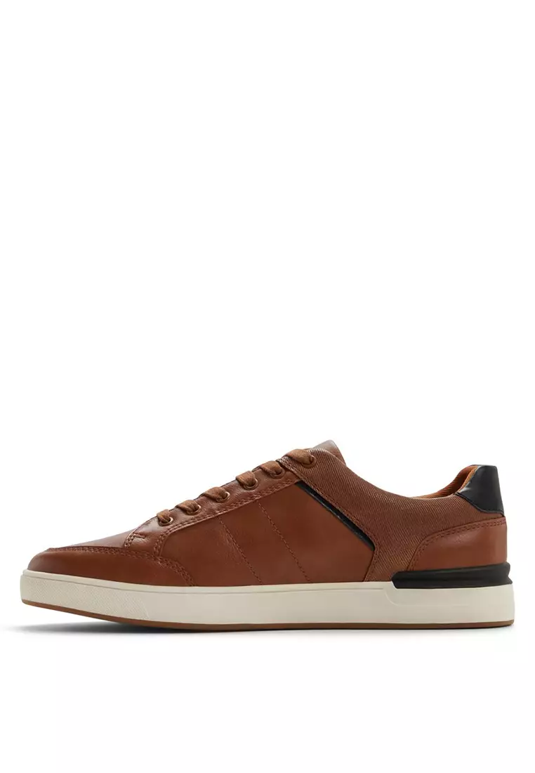 Adams Sneakers