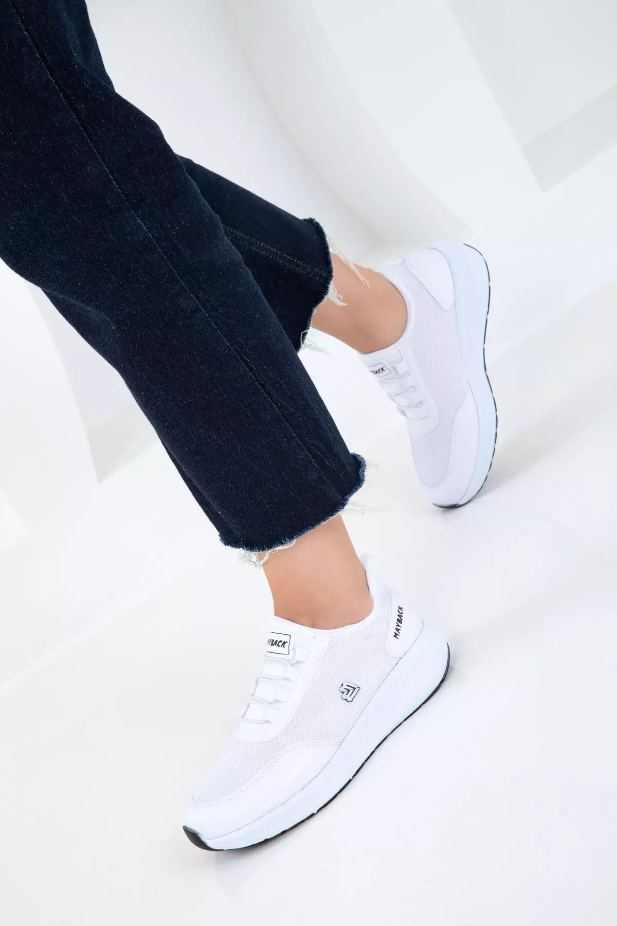 White-Black Women's Sneaker 20779