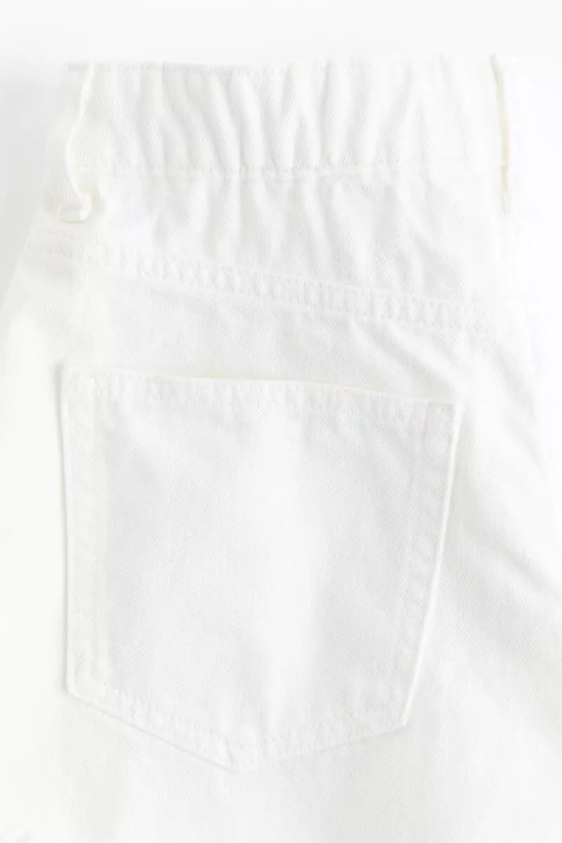 Frayed denim shorts