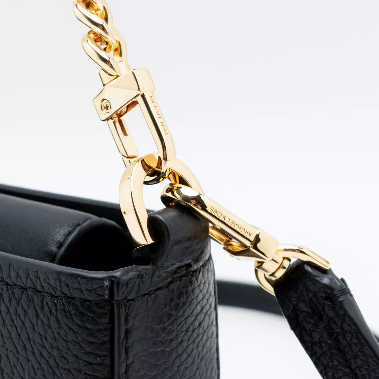 [4.4PRIL KEJUTAN HARGA] Bryant Small Pebbled Leather Convertible Pochette Black