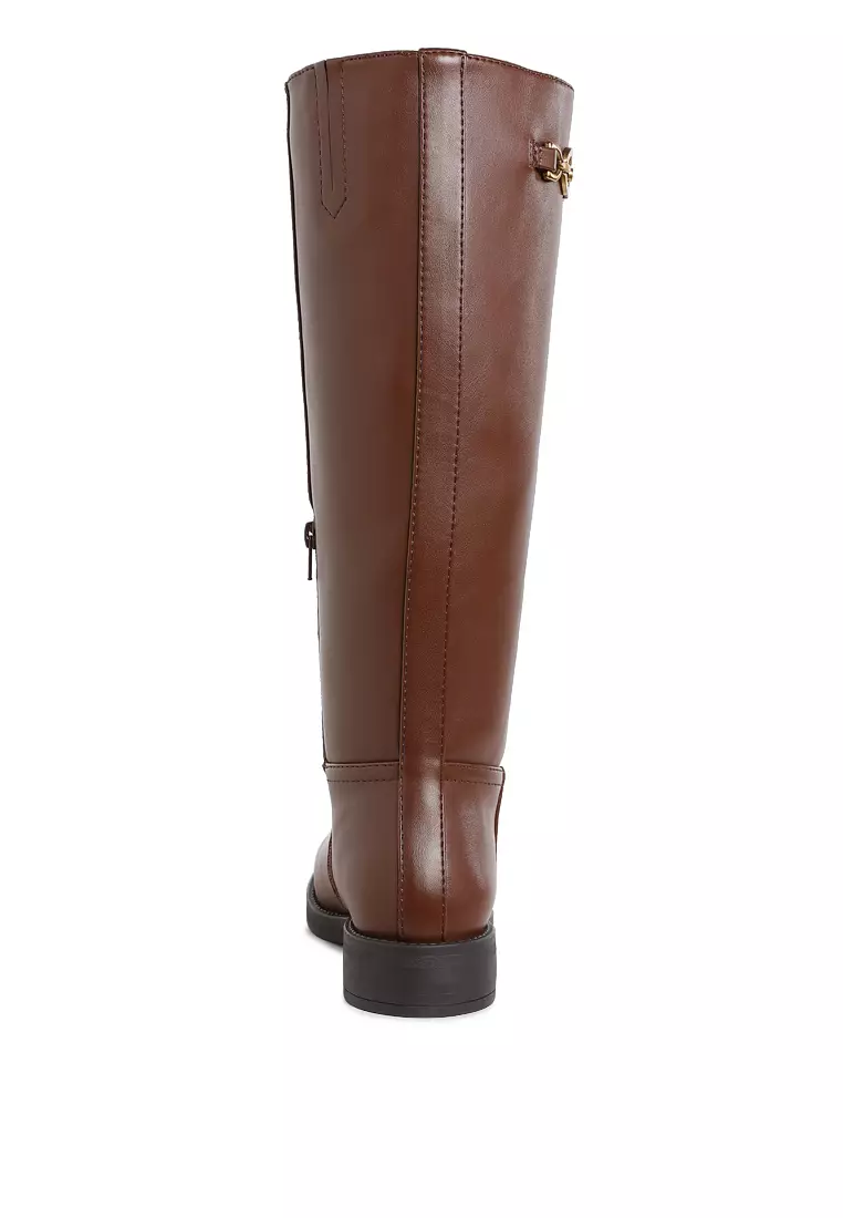 Sepatu Bot Betis Berdetail Rantai Logam Warna Tan