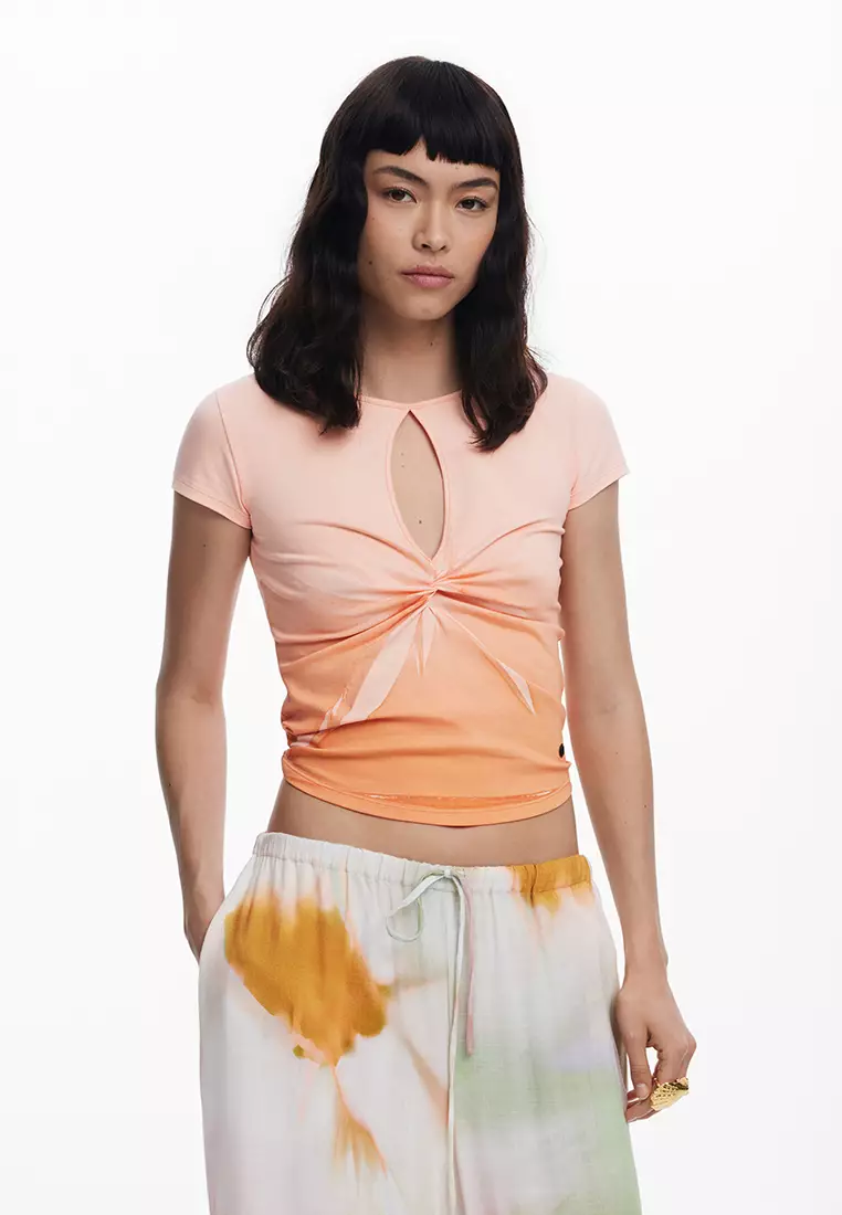 Short-sleeve T-shirt with opening