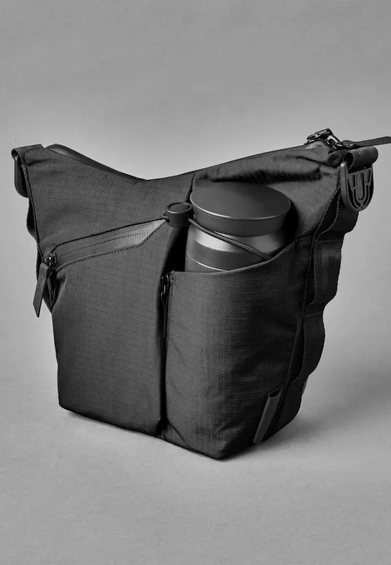 Alpaka Flow Satchel 2L Sling Bag - Axoflux Black