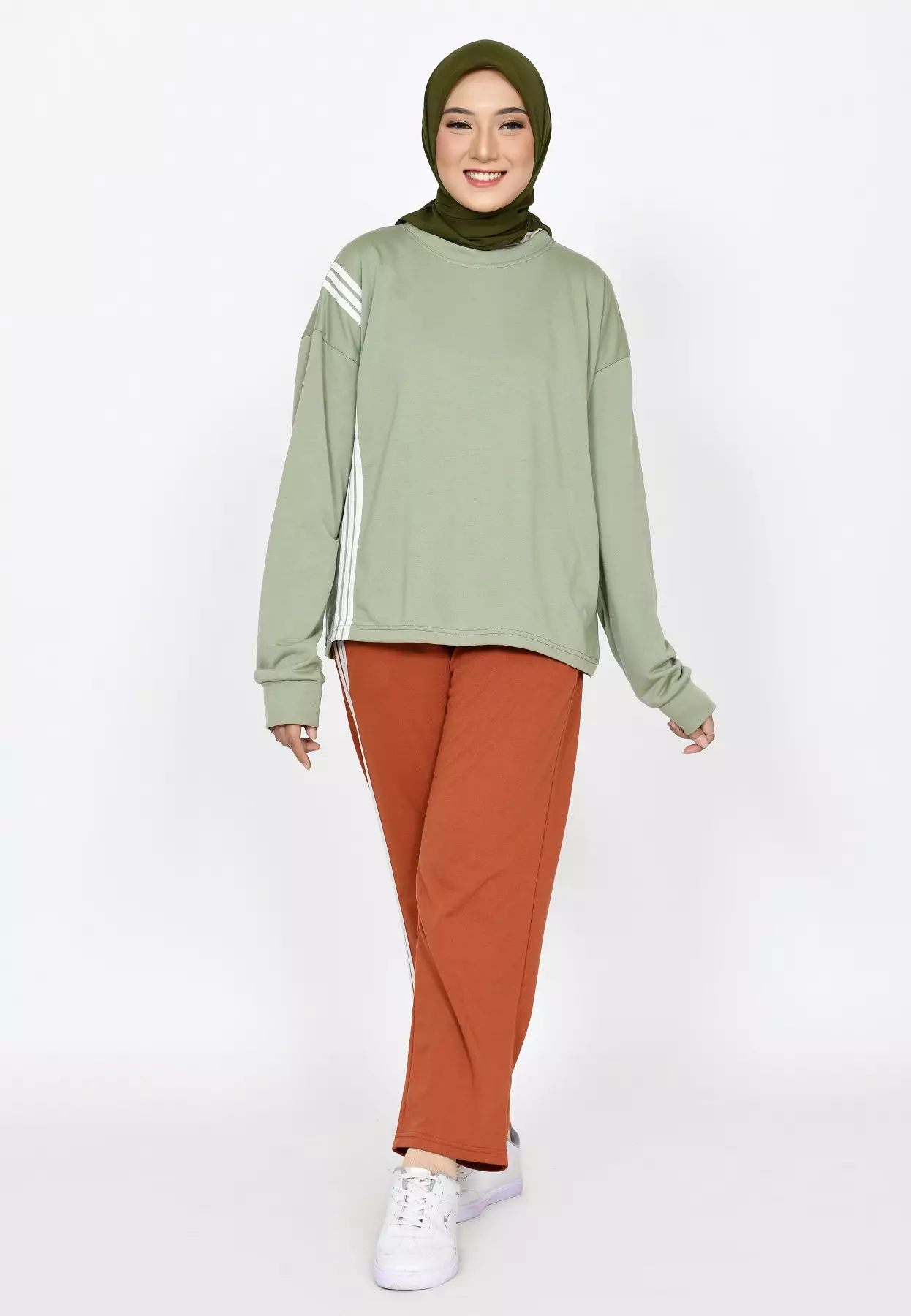 Setelan Training Alena 2