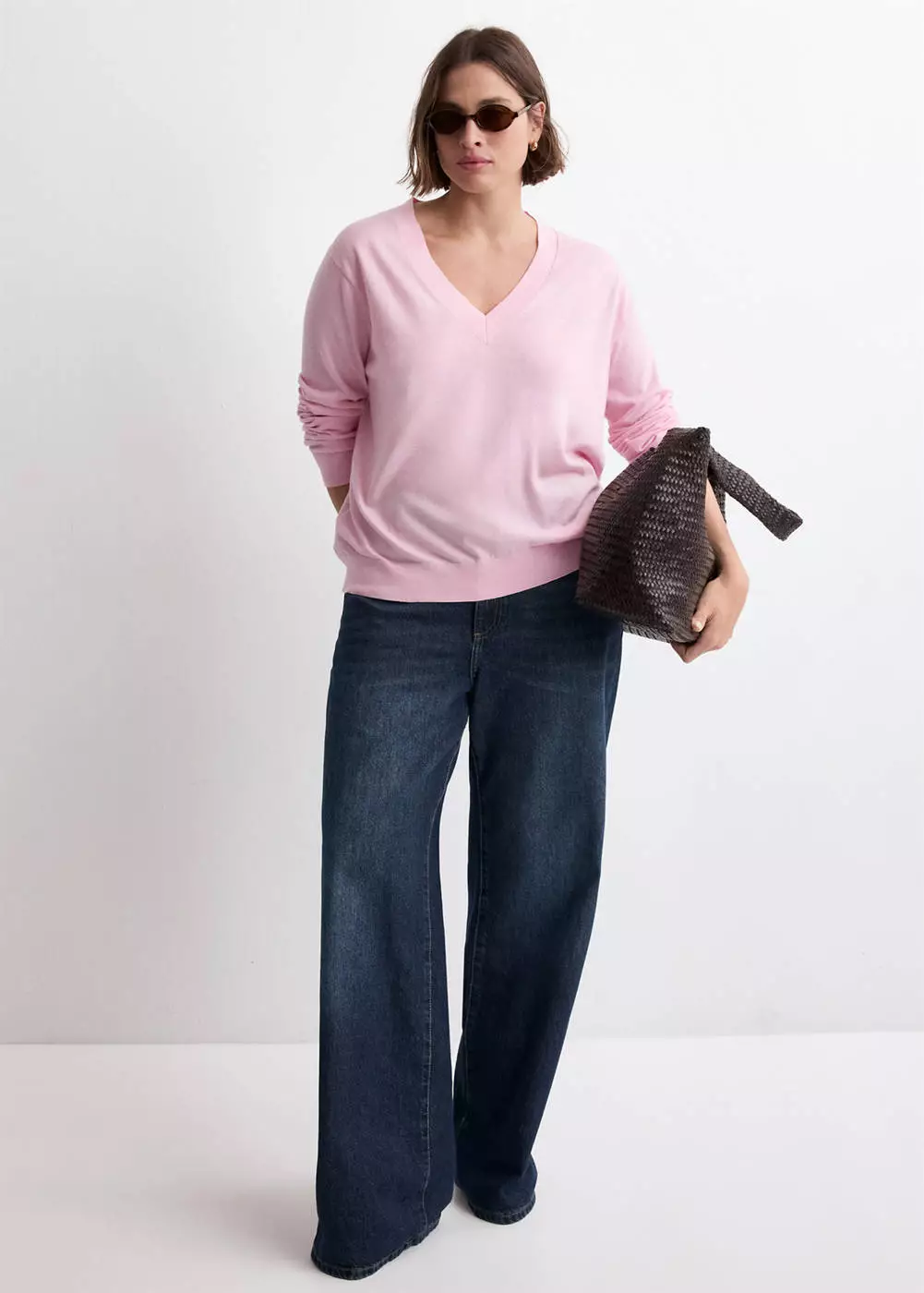 Sweater rajut kerah V