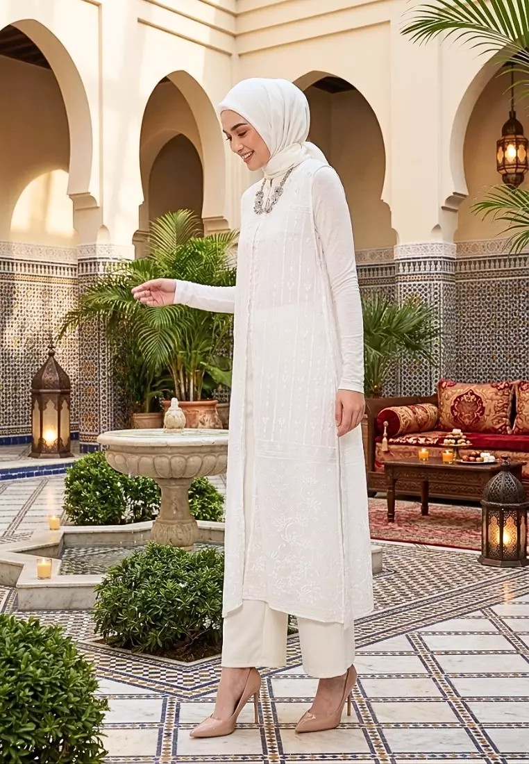 Broakat Outer With Inner In Broken White By Brilliant Girl Warna PUTIH