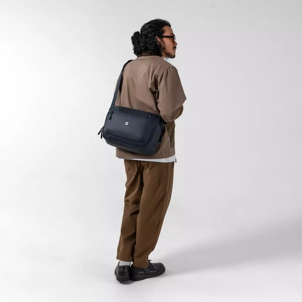 Milition 1.0 Laptop Shoulder Bag 13-Inch Tas Selempang Kerja Kuliah Sekolah Durable Tahan Air - Navy