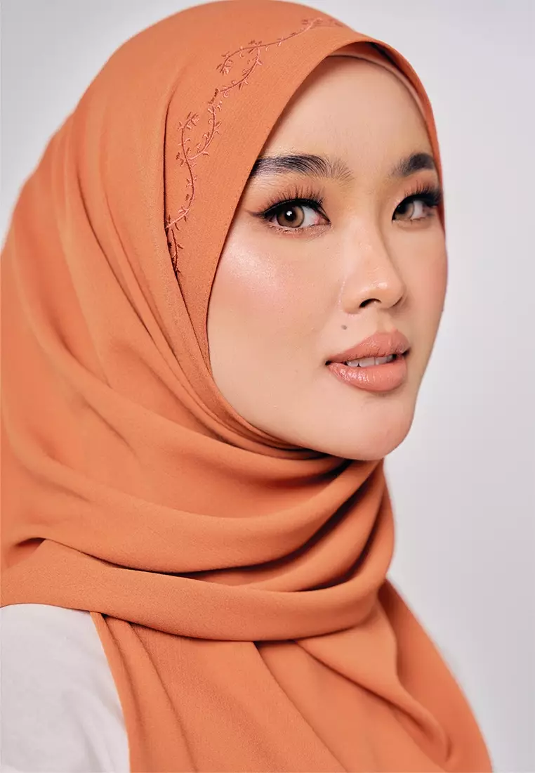 Sulam Mekar Ironless Chiffon Triangle Bawal in Autumn Brown