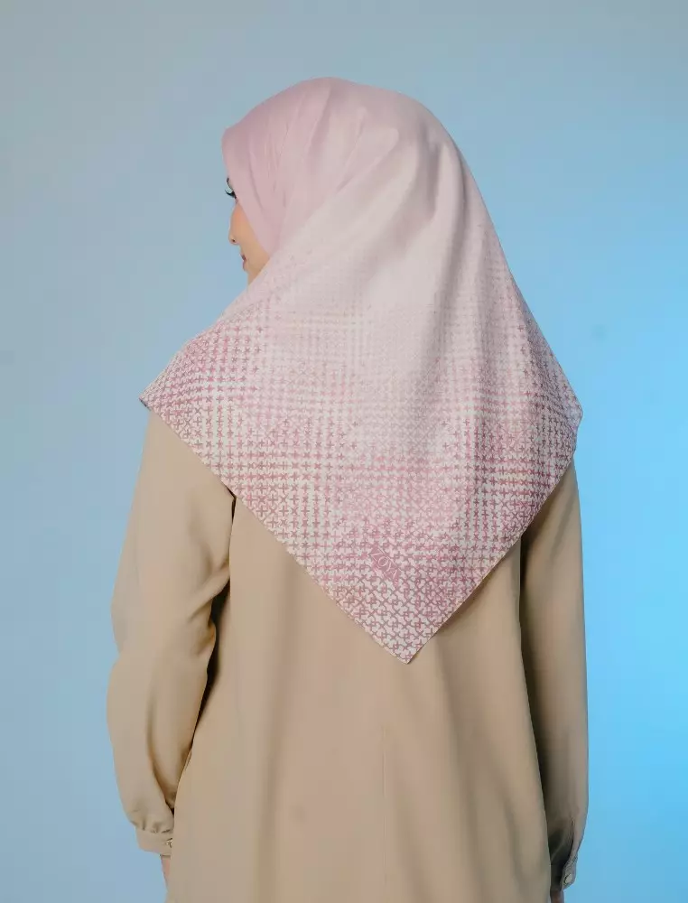 AUZORA Scarf Dusty Pink - Kerudung Hijab Segiempat Motif With Pouch Ziplock - Bahan Poly Fine - Ukuran 110x110