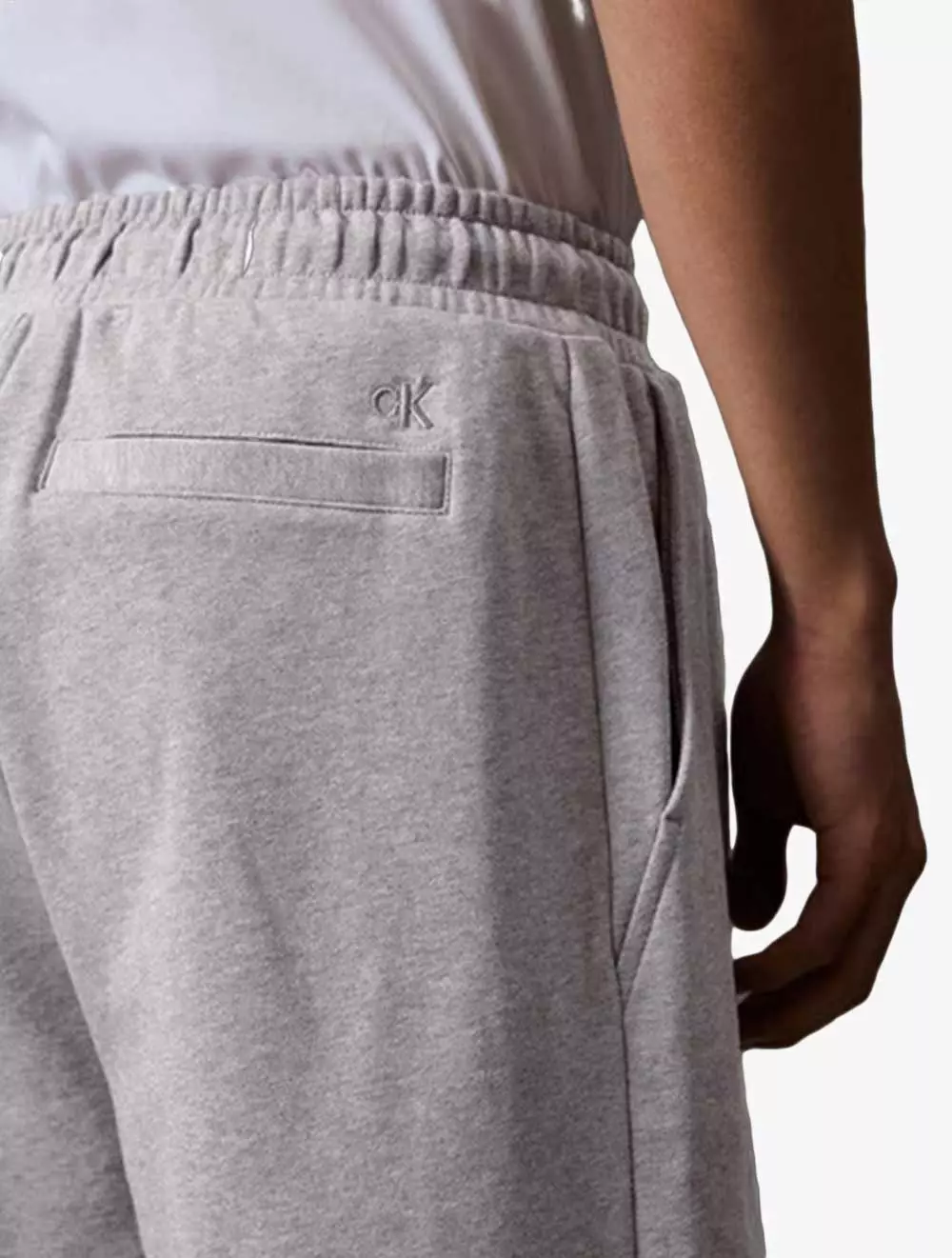 CALVIN KLEIN JEANS - CK LOGO REGULAR FIT SWEATSHORTS - Mid Grey - grey