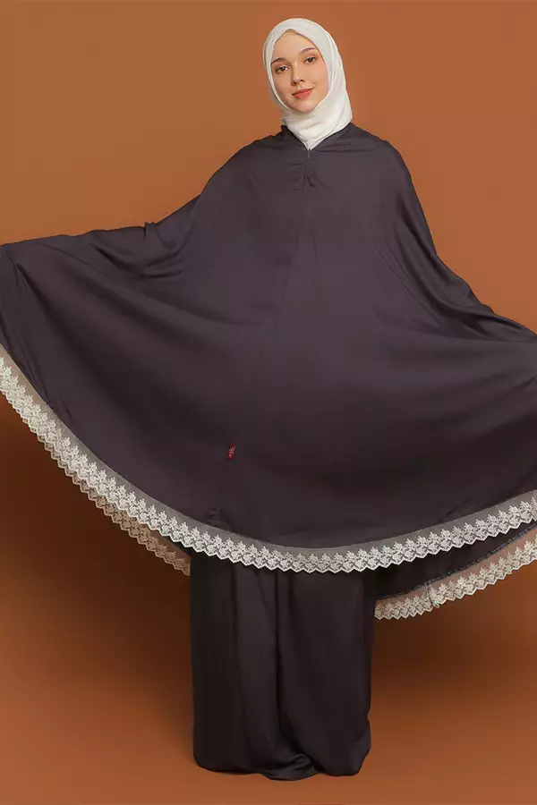 Izz Ayra Kayyisa Mukena