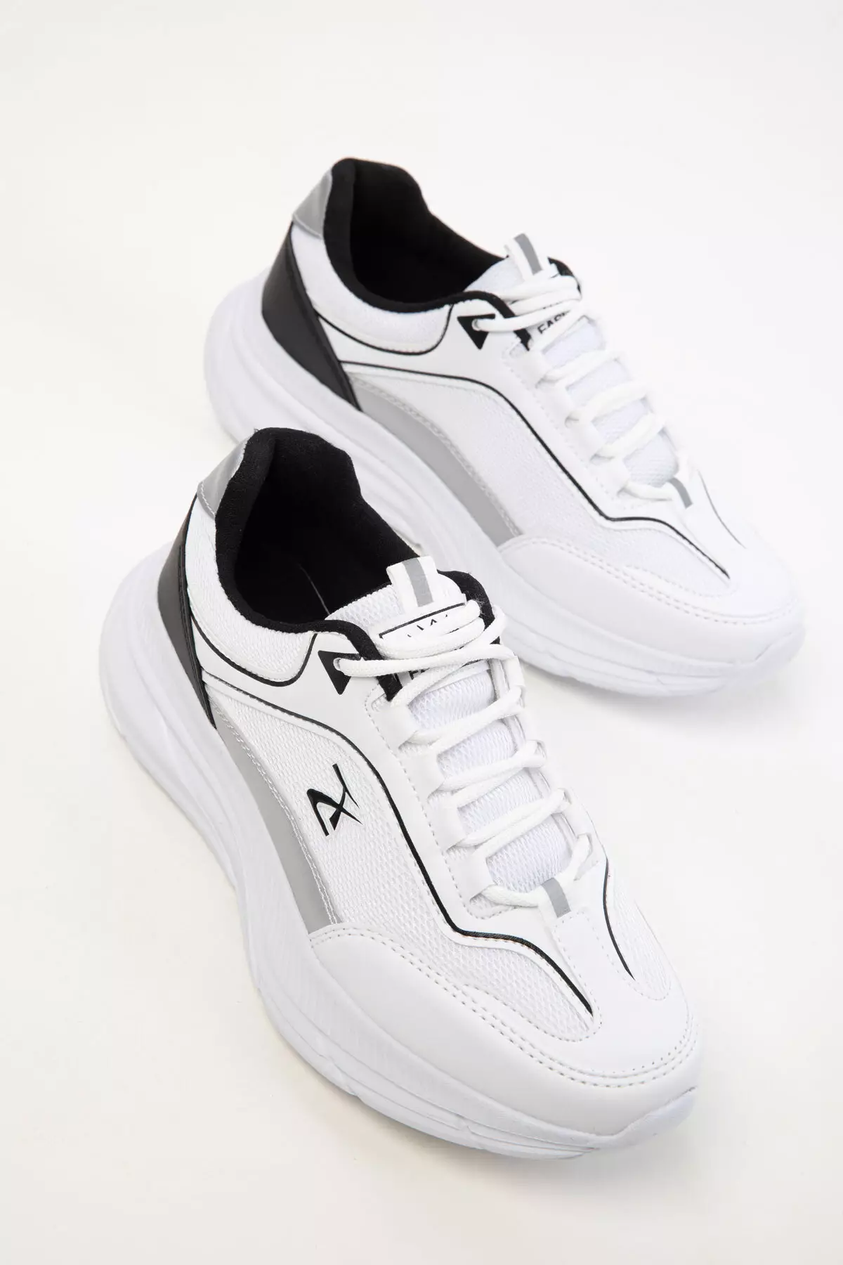White-Black Women's Sneaker 20414