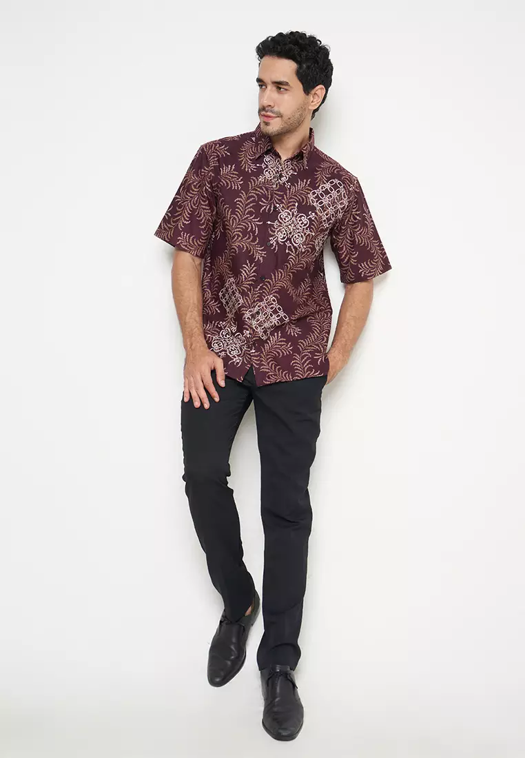 Regfit Hiranya Maroon Kemeja Batik Pria Lengan Pendek