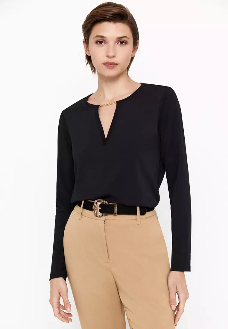 Appliqué Top With Chain