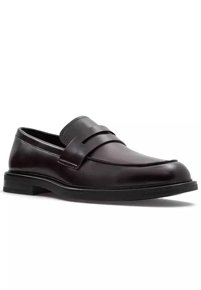 Call it 2025 spring loafers