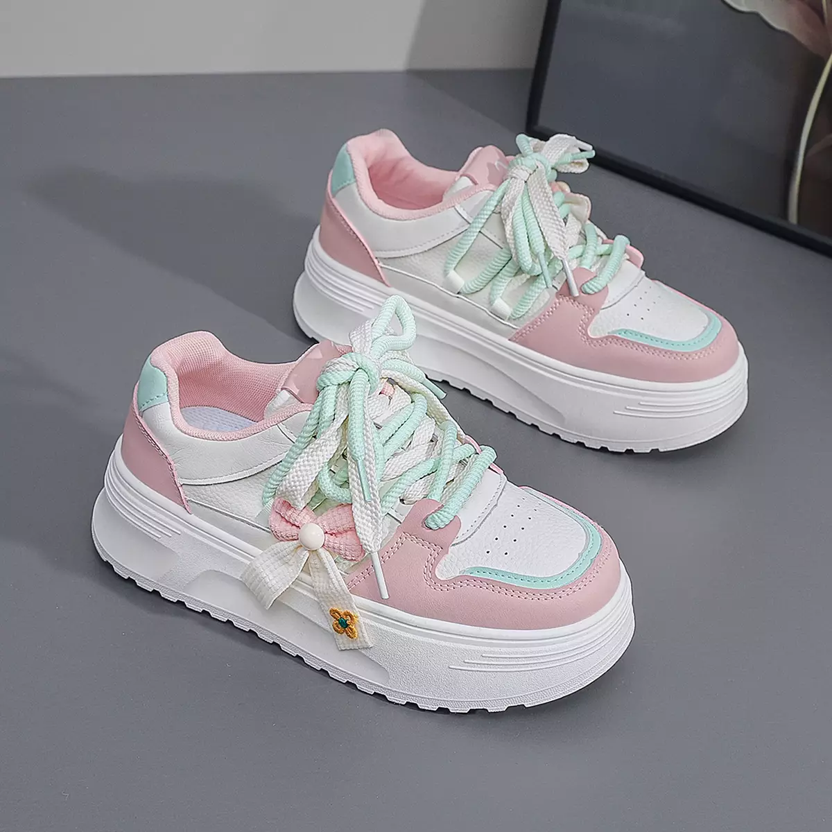Sepatu Wanita Unik Sneakers Cewek Girly Fashionable Q551