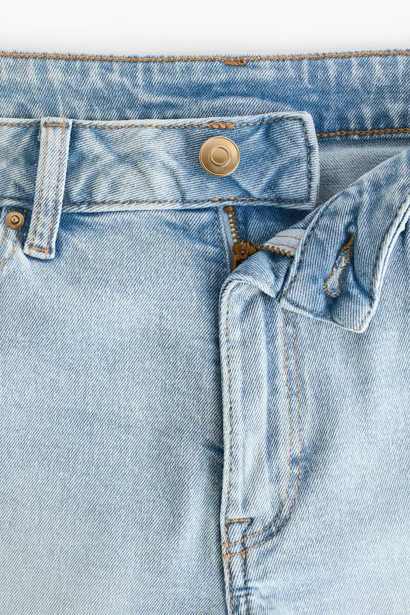 Frayed denim shorts