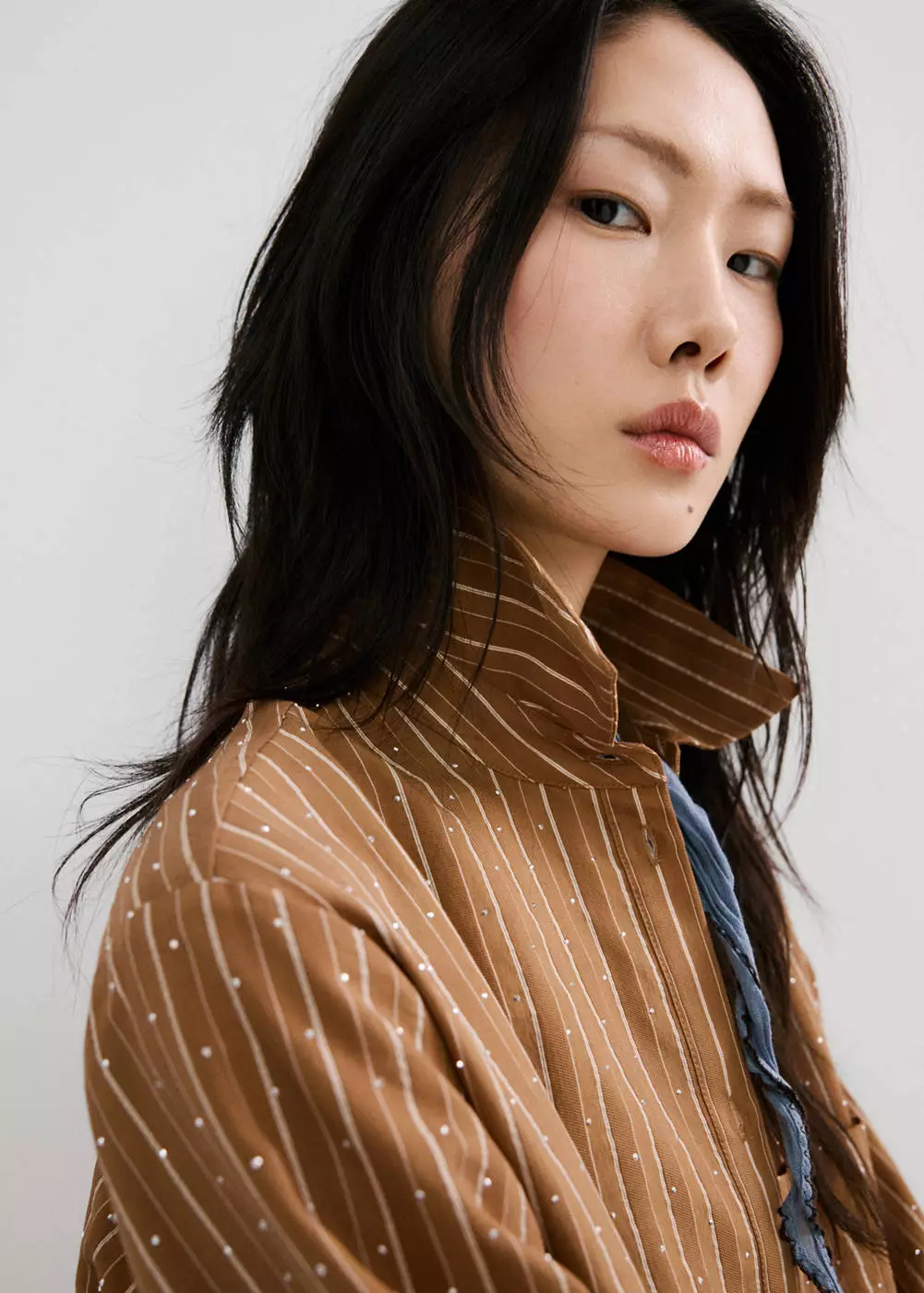 Kemeja bergaris dengan detail strass