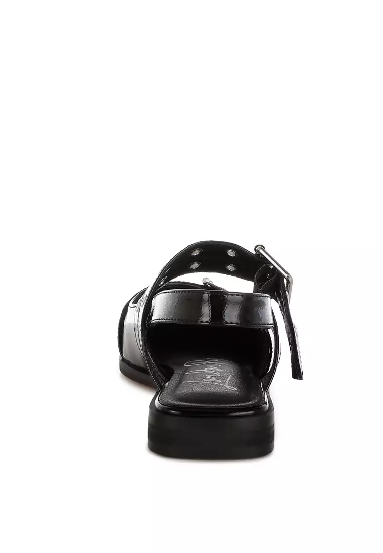 黑色孔眼和扣環細節平底鞋