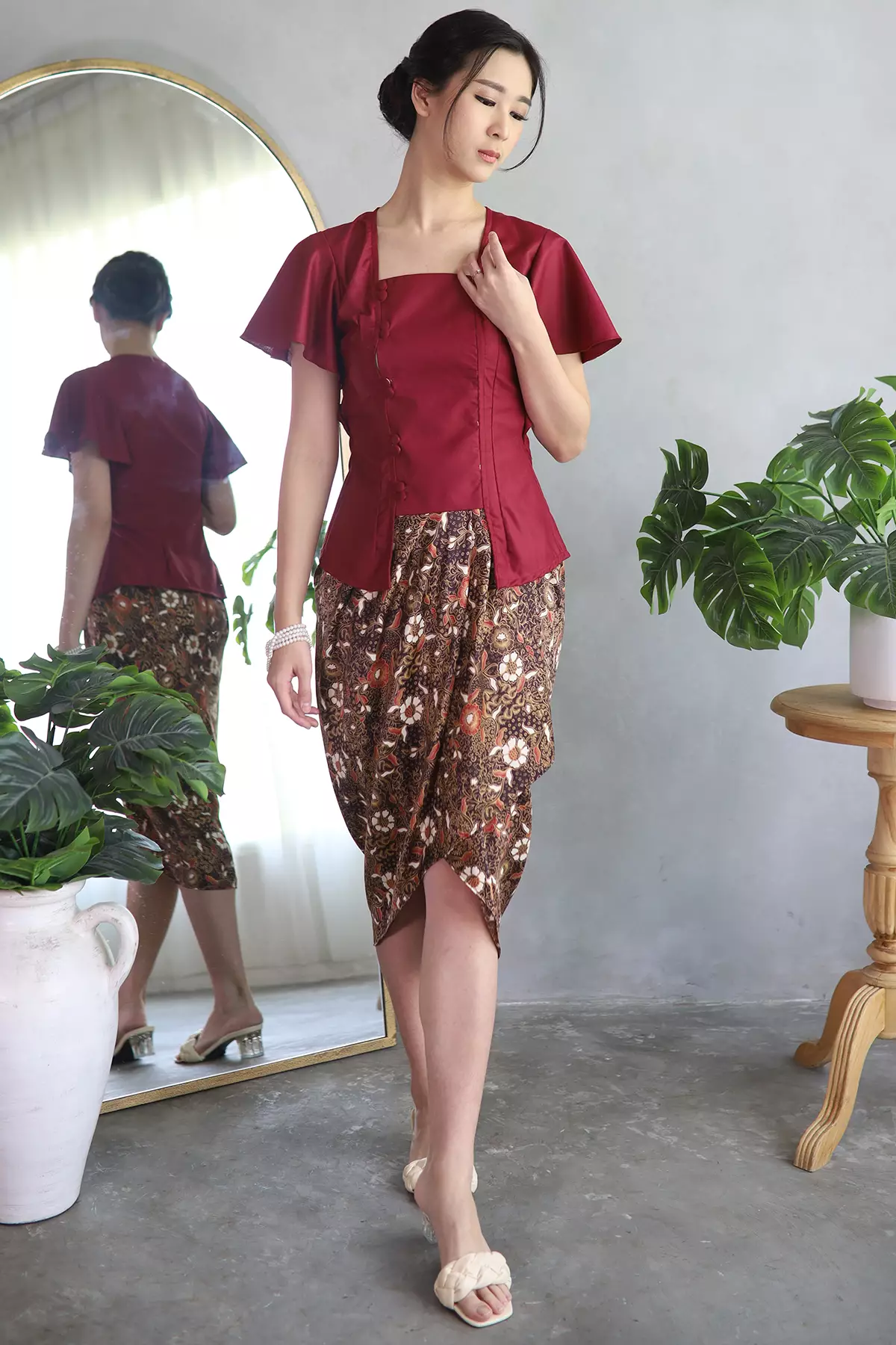 Soraya Dainty Maroon Kebaya
